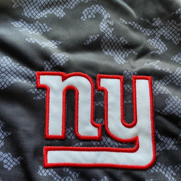 G-III Sports Men's New York Giants Black Ops Camo Reversible Jacket - Picture 7 of 8
